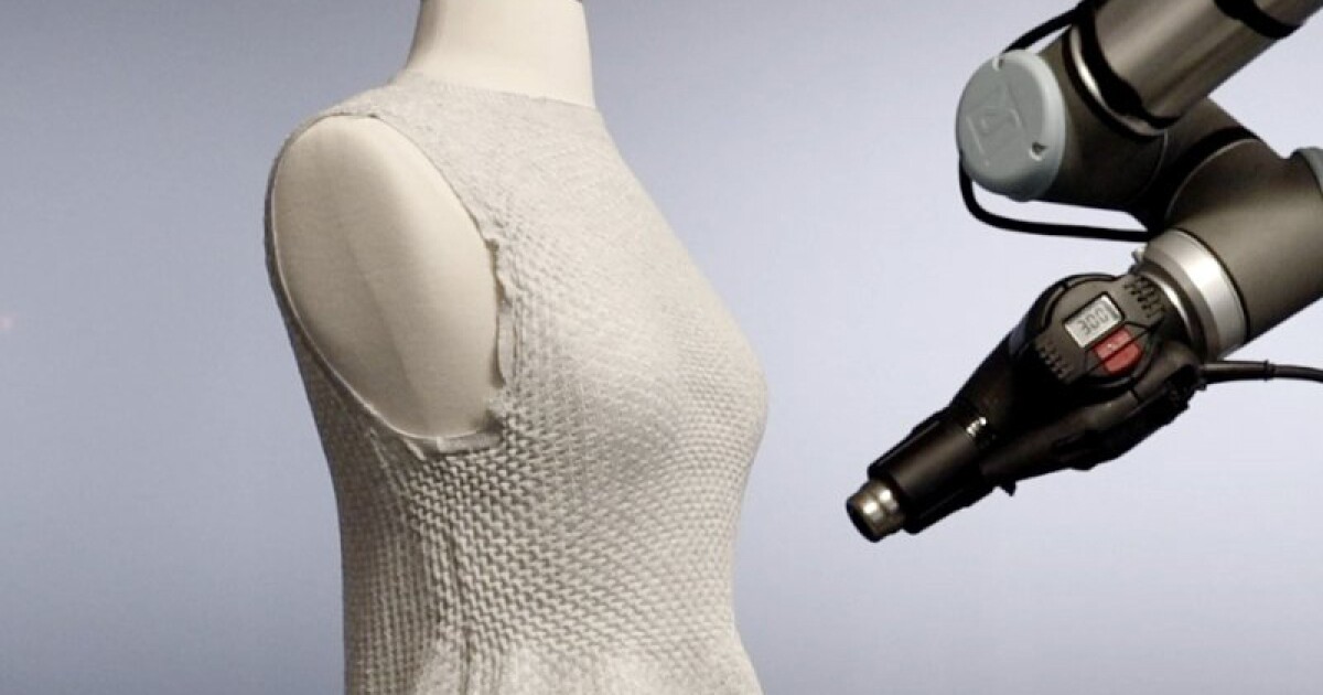 Heat-gun-toting robot could create bespoke clothing on the cheap Heat-gun-toting robot could create bespoke clothing on the cheap