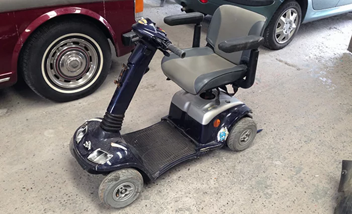 Anderson took a racing go-kart chassis, and re-designed it to fit the dimensions of a Days Strider Mobility Scooter, seen here
