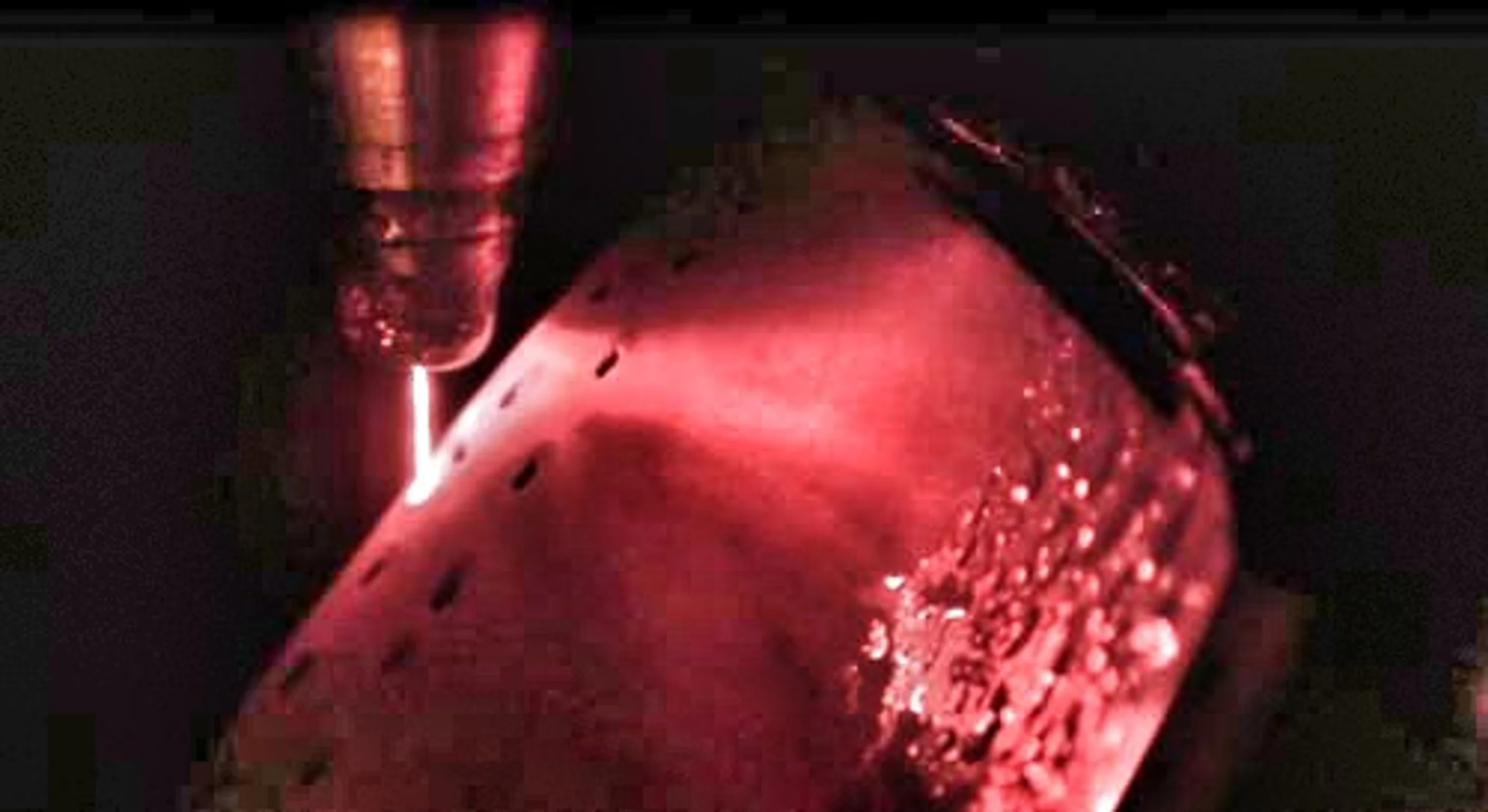 GE's new Laser MicroJet drilling holes in high-pressure turbine blades (Photo: GE Aviation)