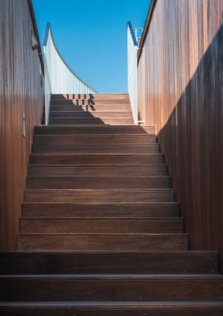 A staircase leads up to Kindergarten's roof