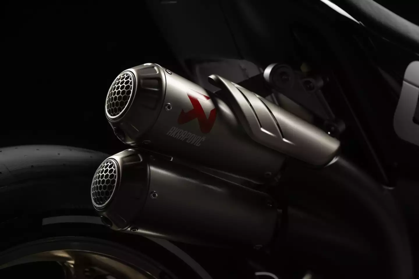 CFMoto will offer a full titanium twin-exit Akrapovič exhaust that supposedly meets Euro5+ homologation