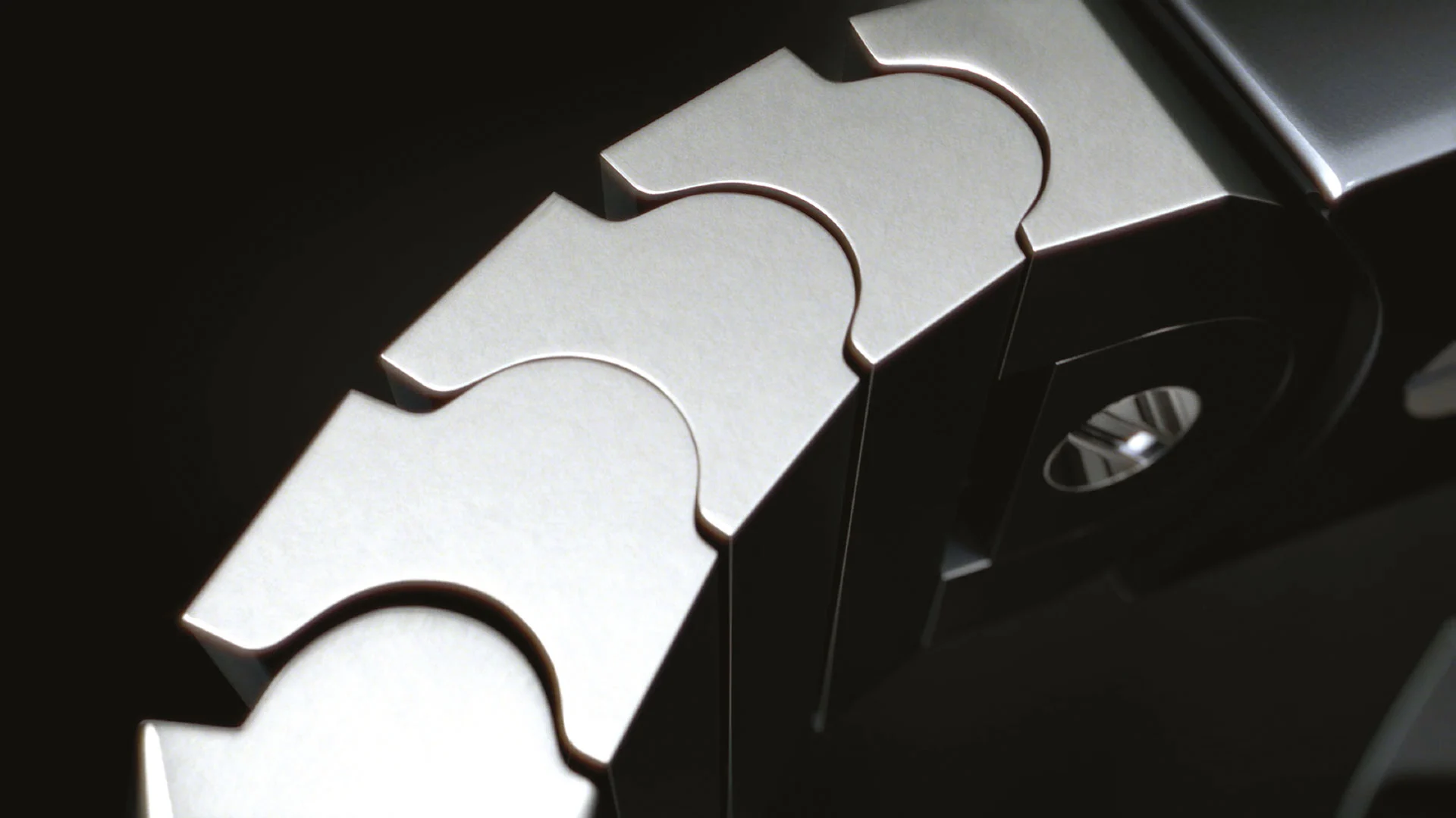 Modelled after vertebrae, the hinges don't pivot on a screw and no piece rotates more than 18 degrees