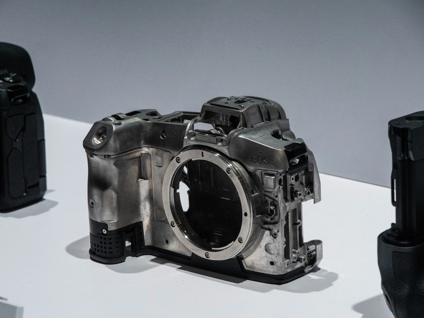 The EOS R's lightweight magnesium chassis helps it keep the pounds in check