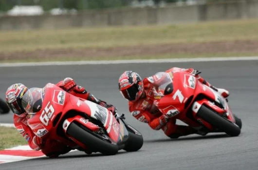 The Ducatis are suffering from massive rear tyre problems - not surprising really, given they produce more power than anything else on the track, with perhaps the exception of Tamada's RC211V Honda - easily the fastest of the Honda teams.