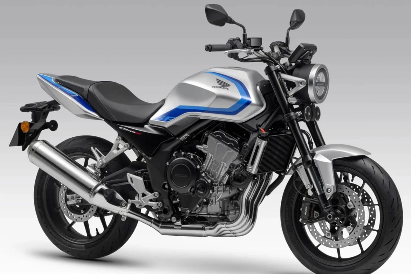 The bikes sport a finely curved manifold of the 4-in-1 exhaust system