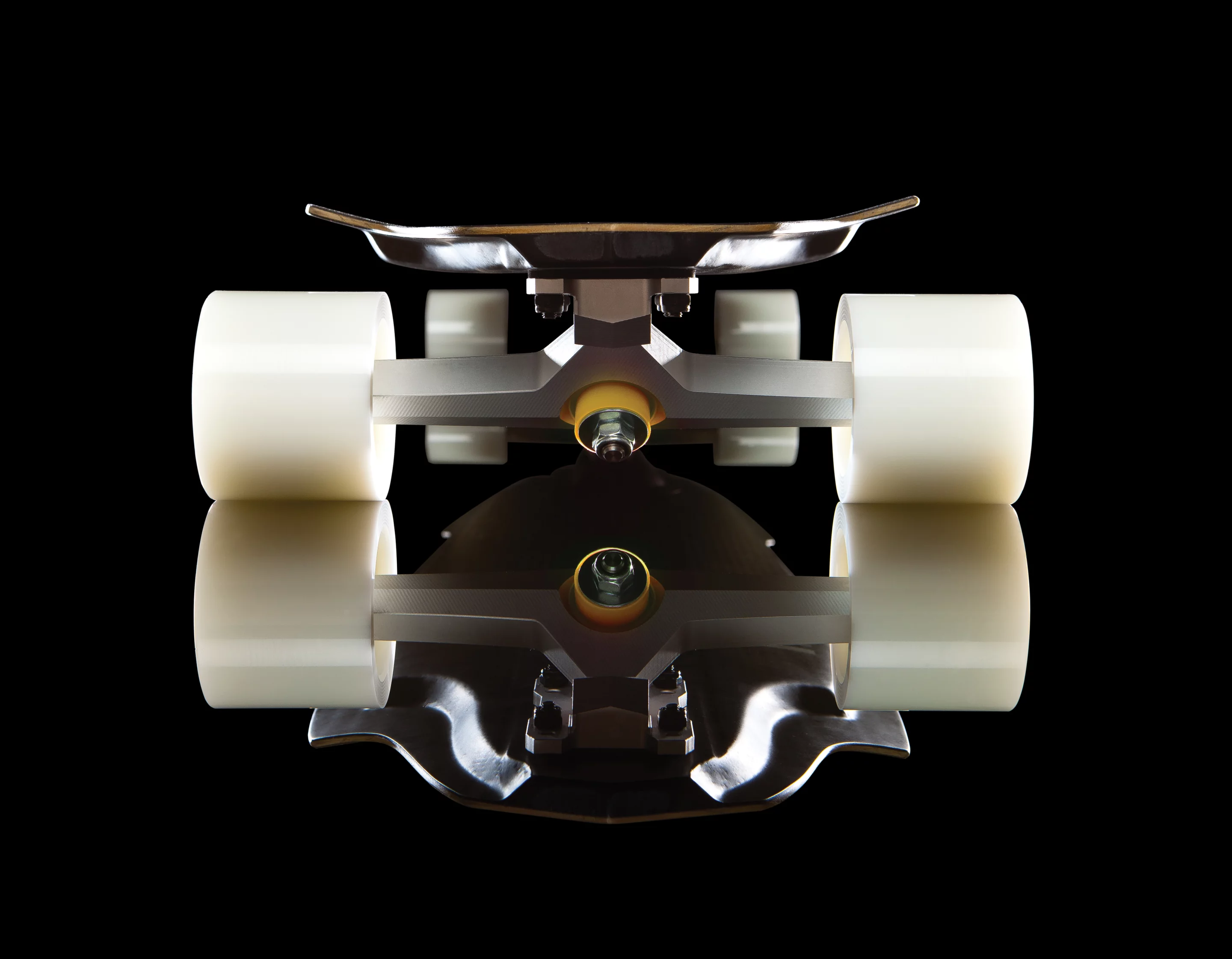 The Mach1 prototype features Gang of Germany 180mm CNC-machined aluminum composite alloy trucks with reversible hangers and white Venom Cannibal wheels