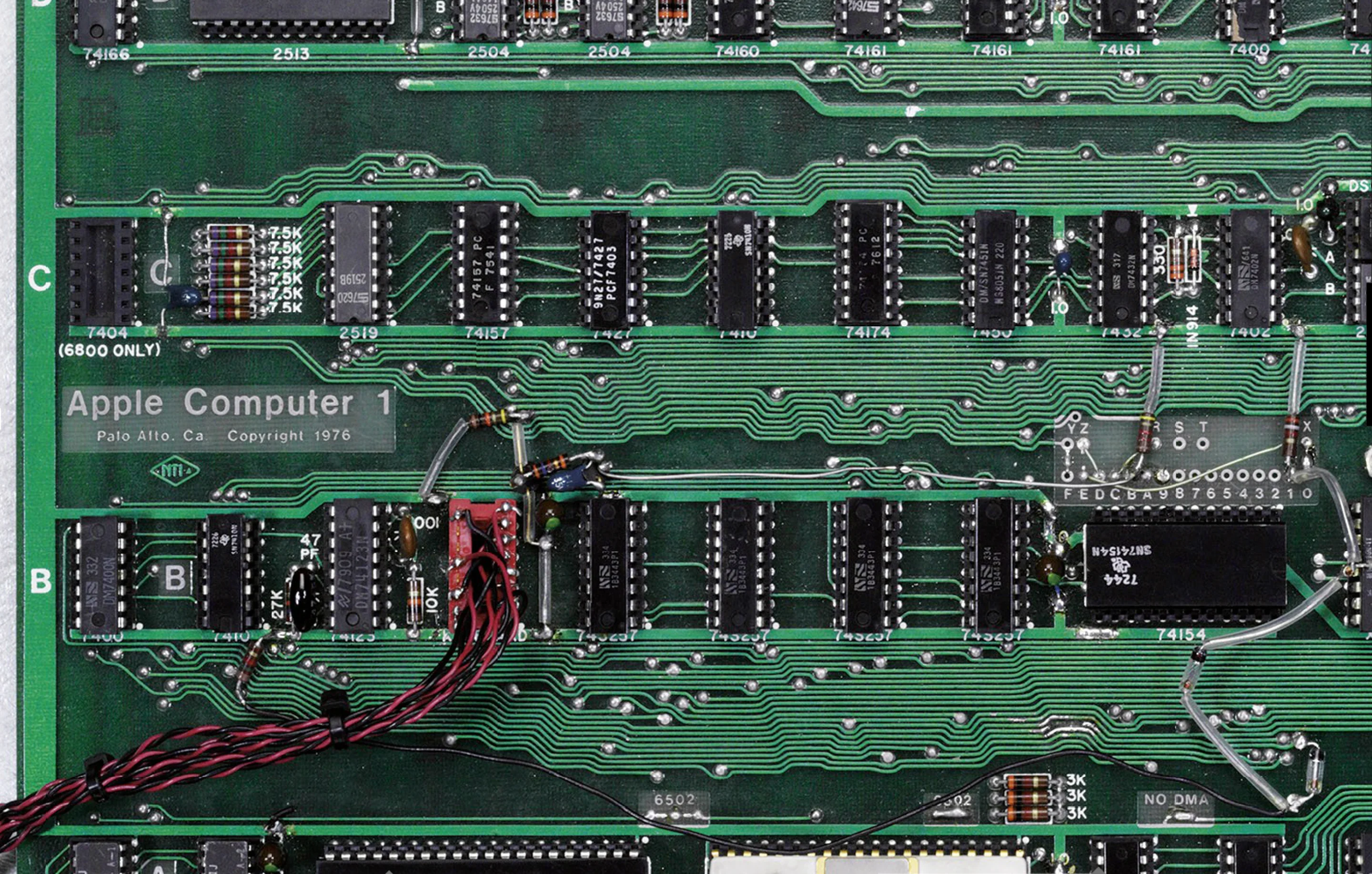 Working 1976 Apple I computer sells "cheaply" for $355,000