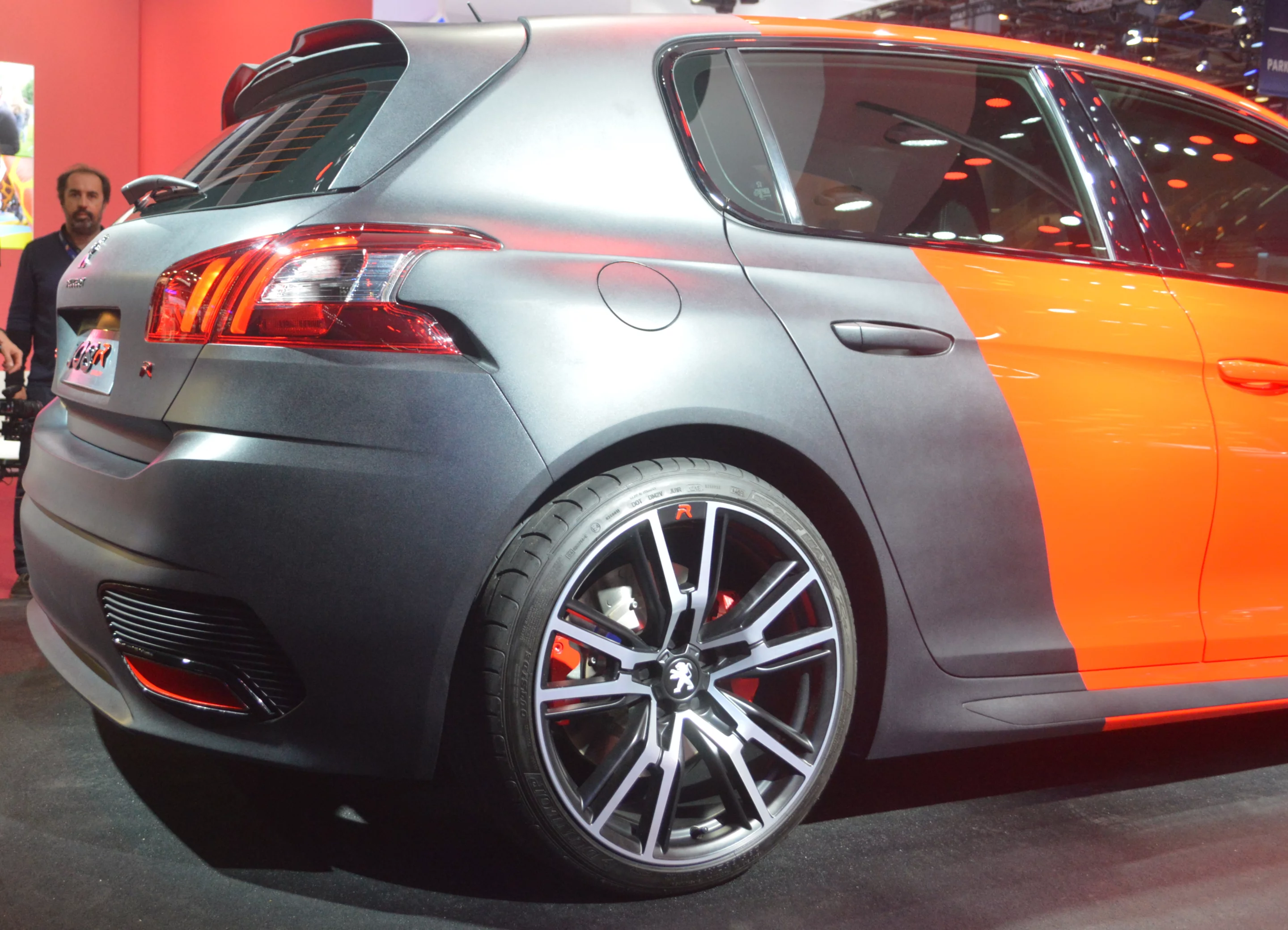 Peugeot continues its multi-tone design theme with the 308 R concept (Photo: C.C. Weiss/Gizmag)
