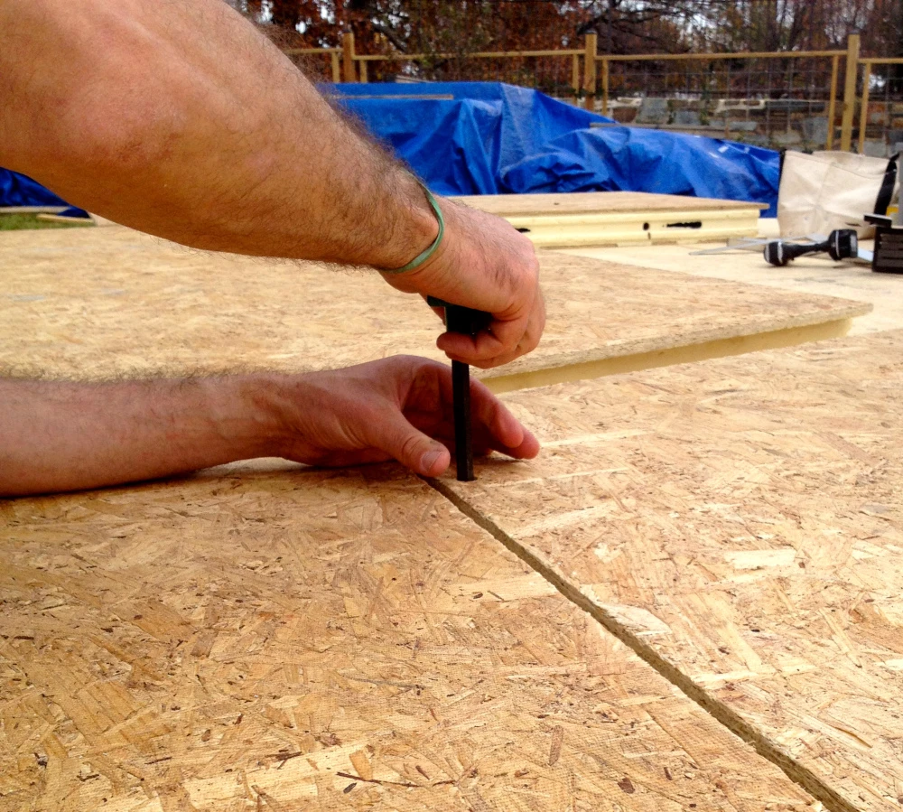 Construction process – joining the SIPs panels (Photo: Paul Burk Photography)