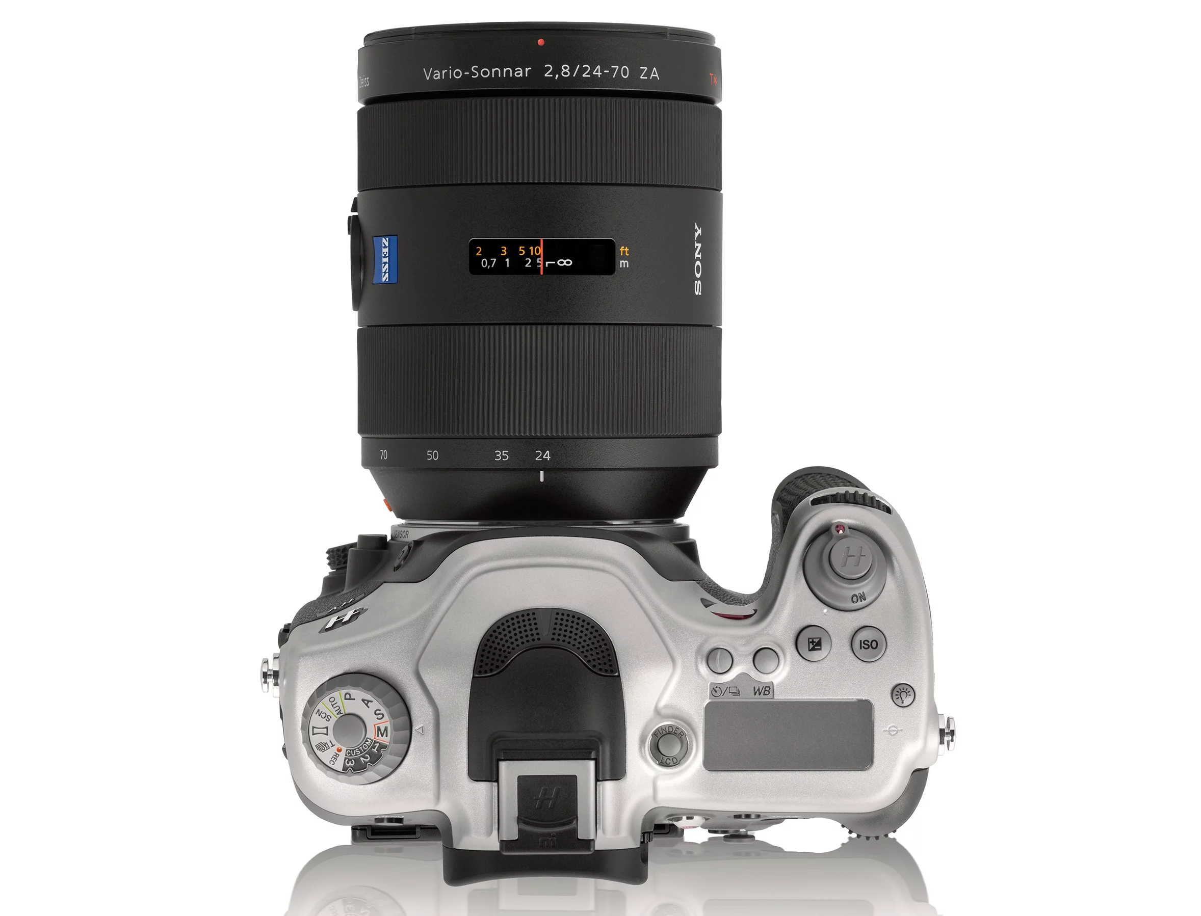 Where the Hasselblad HV differs to the A99, and arguably improves on it, is the two-tone design which uses machined high-grade aluminum