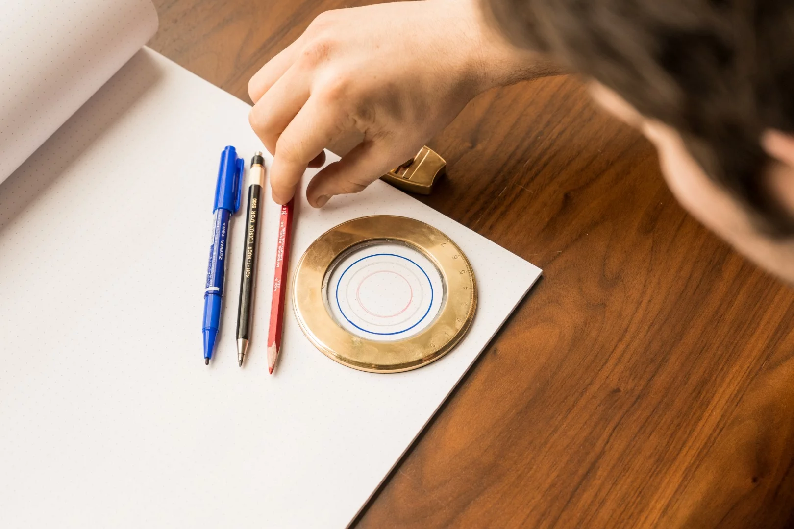 Drawing circles of different diameters is as simple as rotating the brass ring of the Iris