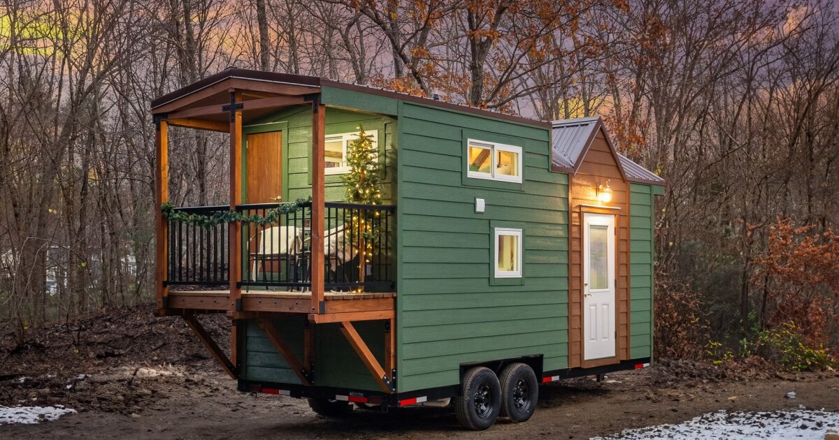 Compact tiny house for two with loft and balcony Compact tiny house for two with loft and balcony
