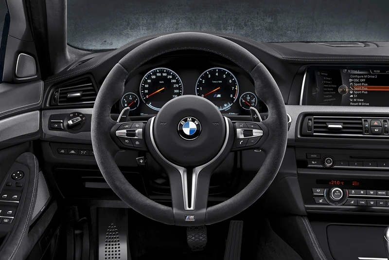 Only 300 "30 Jahre Edition" M5s will be released