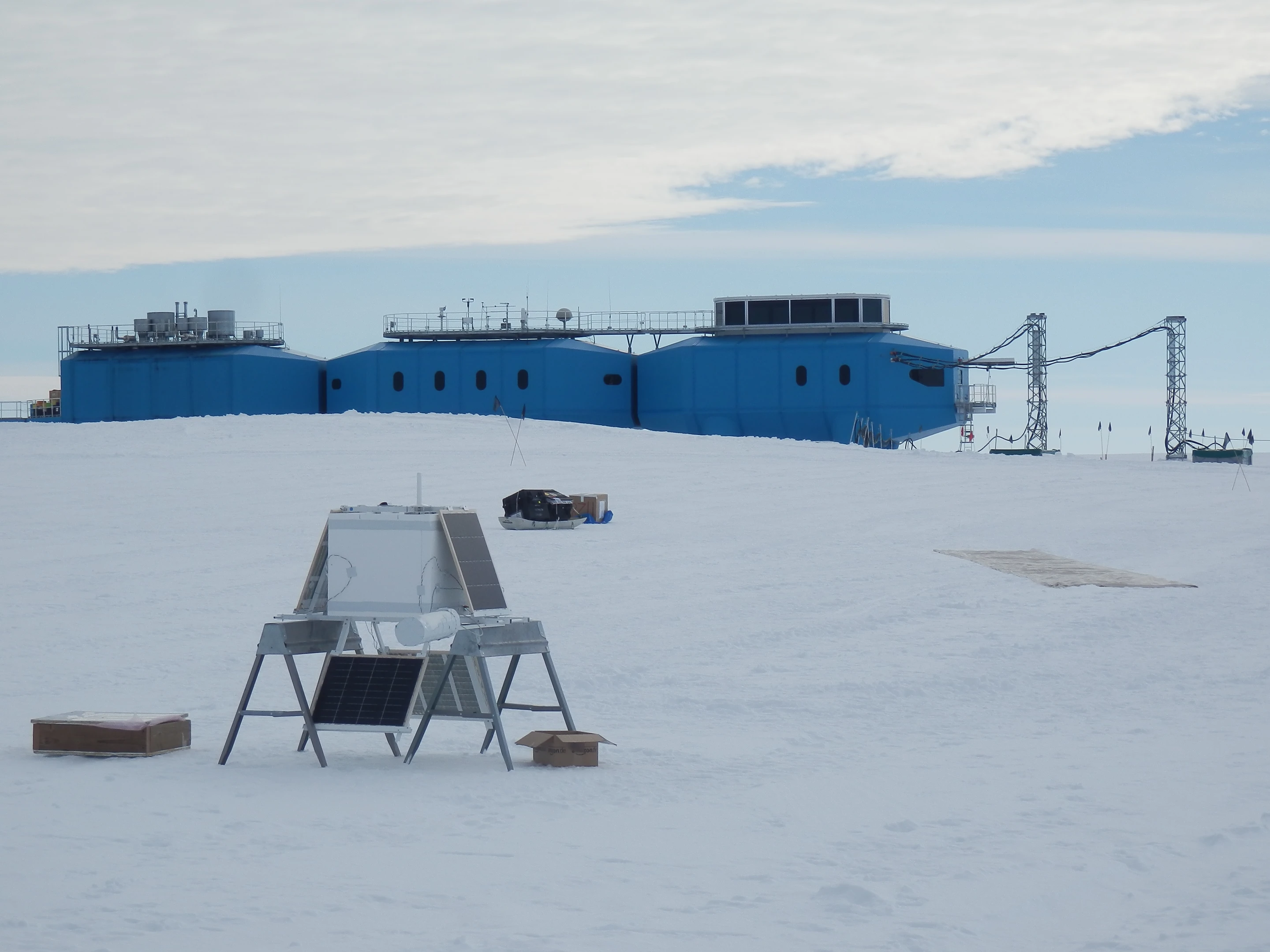 The research station comprises two main platforms, each of which has three interconnected modules