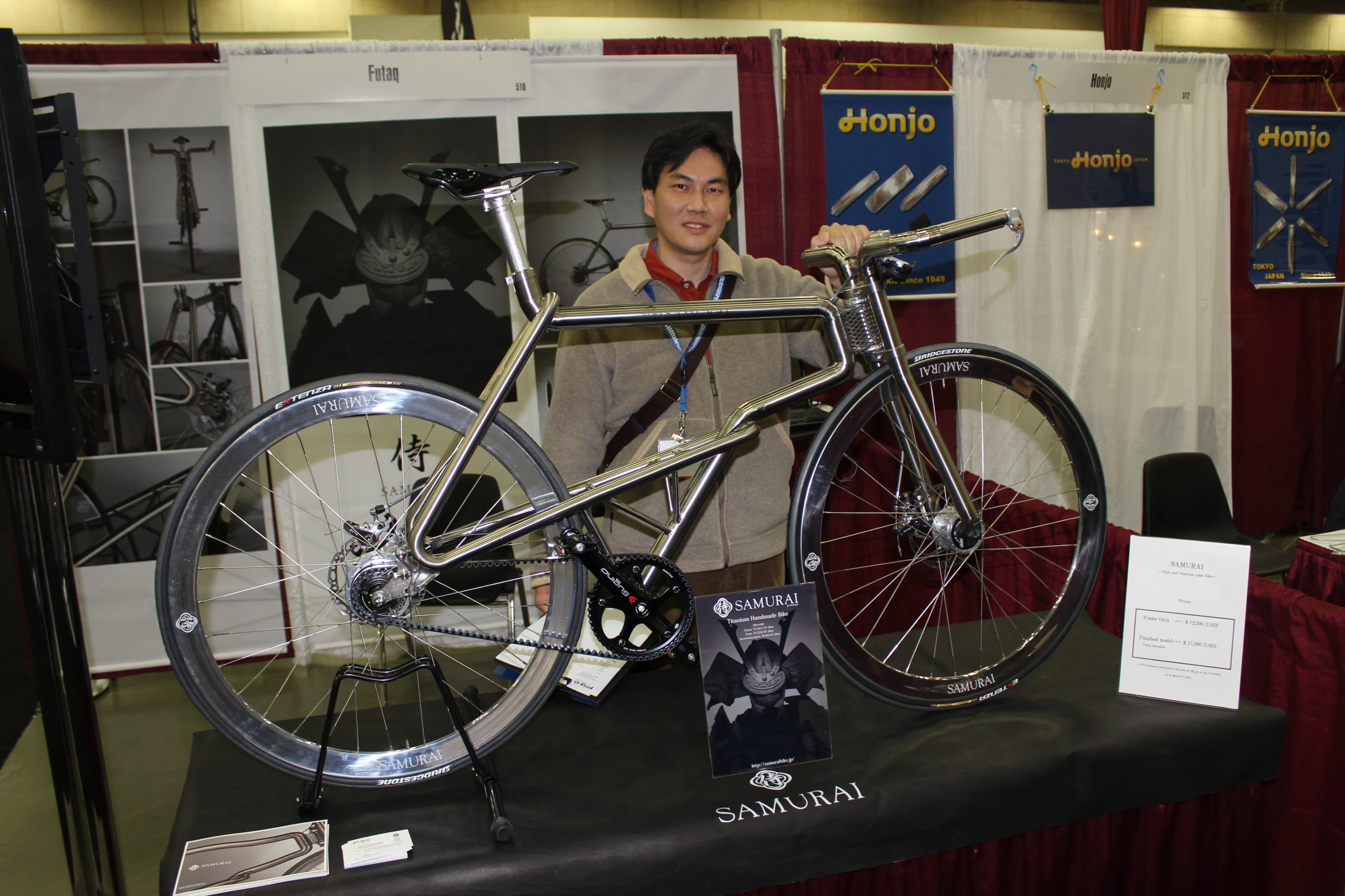 A Futaka rep with the Samurai prototype at NAHBS 2015 (Photo: Ben Coxworth/Gizmag.com)