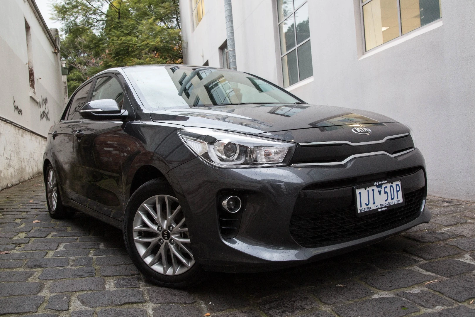 The SLi Rio comes with 16-inch alloy wheels