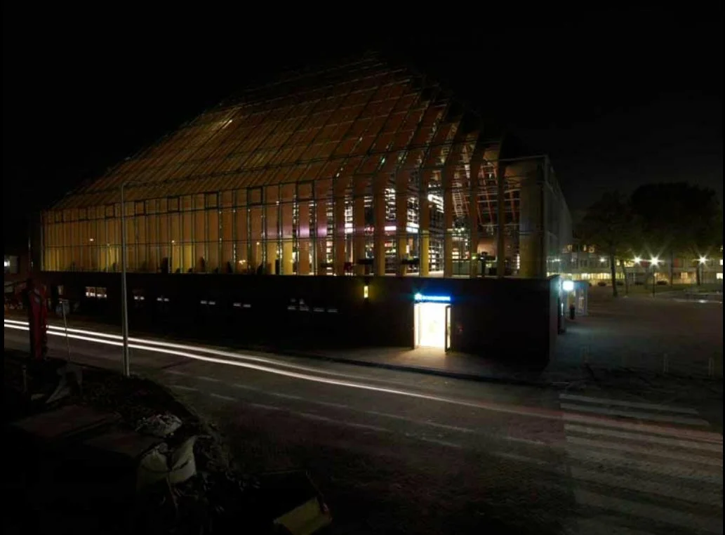 The internal lighting shining through the glass hood creates something of a spectacle at night for passers-by (Photo courtesy of MVRDV/Jeroen Musch)