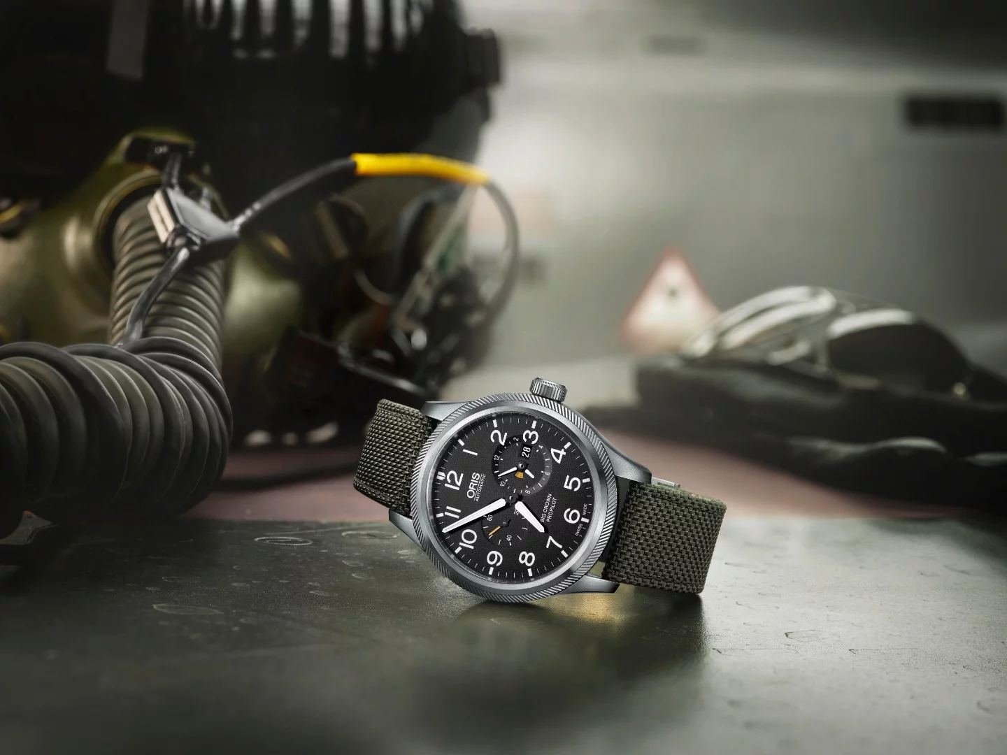 The Oris Big Crown ProPilot does not stop the mechanism while making adjustments