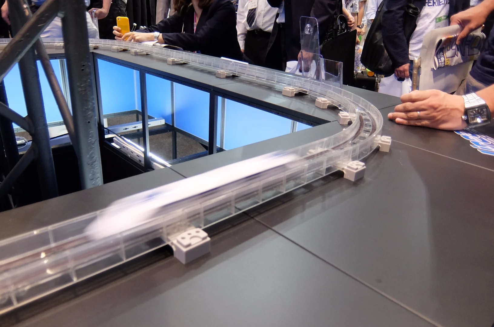 This is another failed attempt to take a picture of the Linear Liner. My camera was on it`s highest speed setting