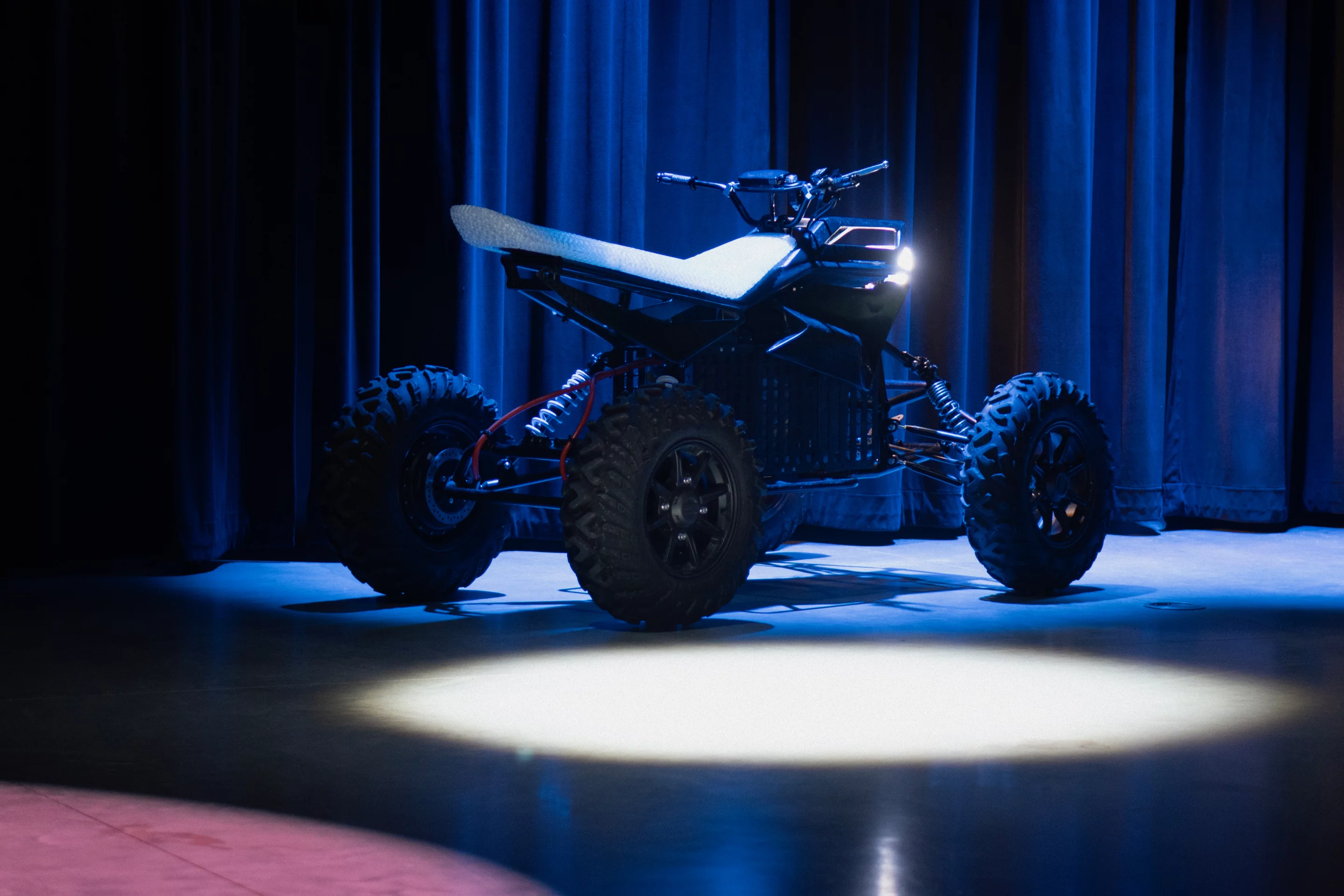 The Equad has 27 x 9-inch tires in the front, and 27 x 11-inch tires in the rear