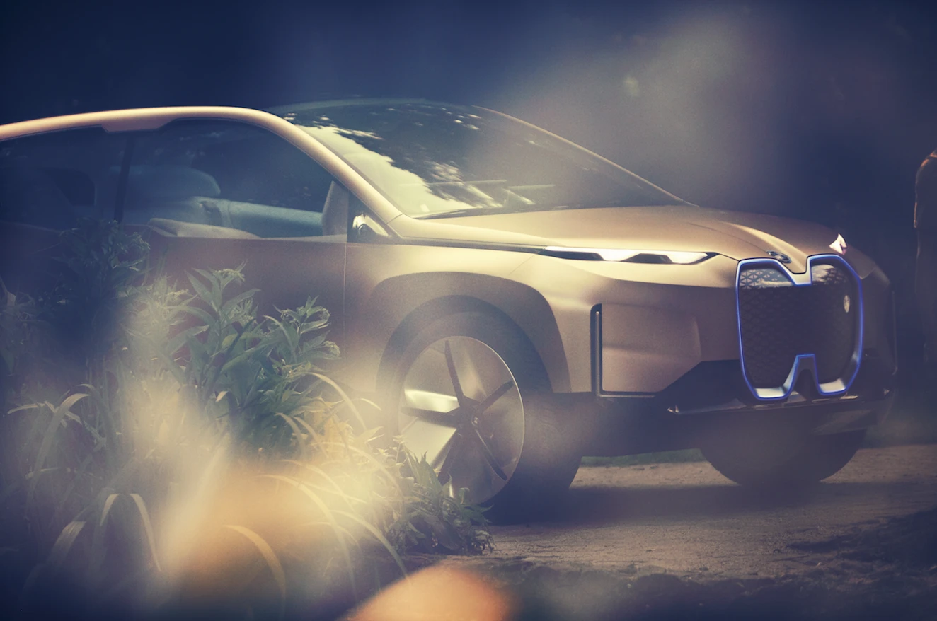 The Vision iNext's interpretation of the kidney grille features blue illumination and a 3D-printed pattern