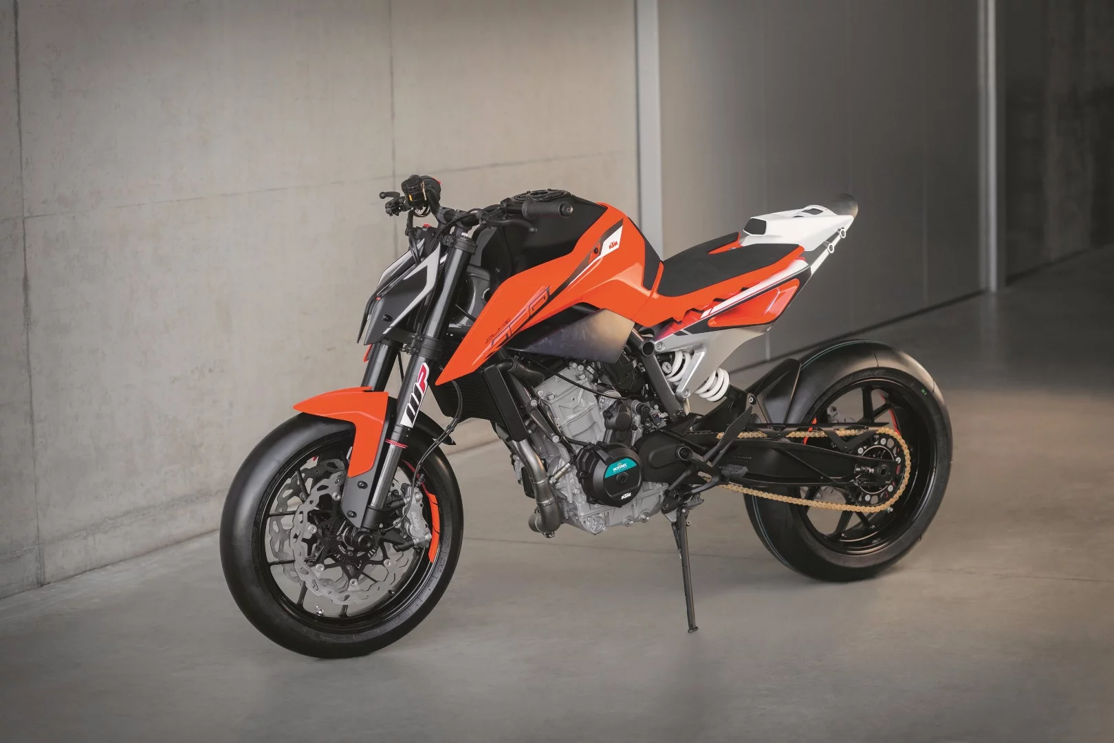 KTM's Duke 790 prototype: ultra compact, clean lightweight design
