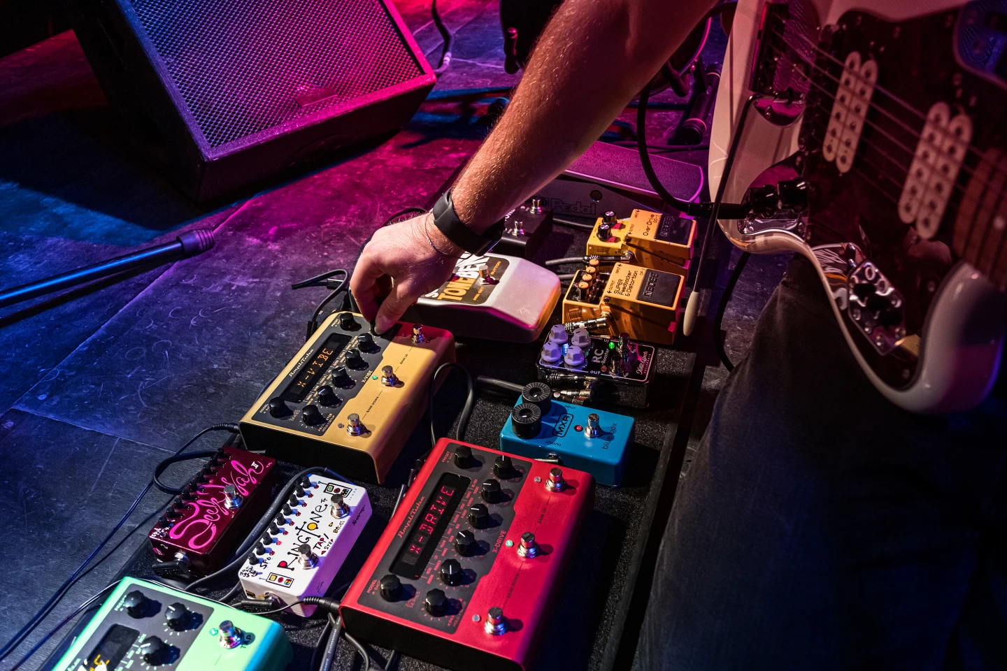 Parameters and settings can be tweaked using the control knobs on each X-Gear stomp, with a high-contrast LED display keeping players in the know