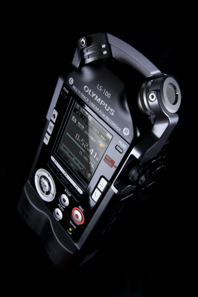 Its large size may be a stumbling block if the person you're interviewing is already a little nervous about speaking into a recording device
