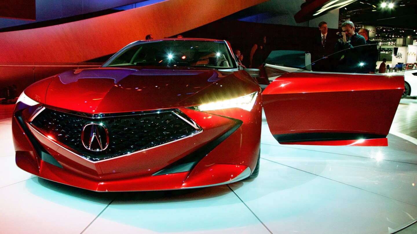 Every angle of the Acura Precision Concept is dominating with a diamond-shaped front grille accented by a mirroring diamond on the fascia