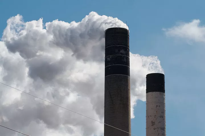 A commonly-available, inexpensive polymer has been shown to be very effective at capturing carbon dioxide from sources such as smokestacks (Photo: Dori)
