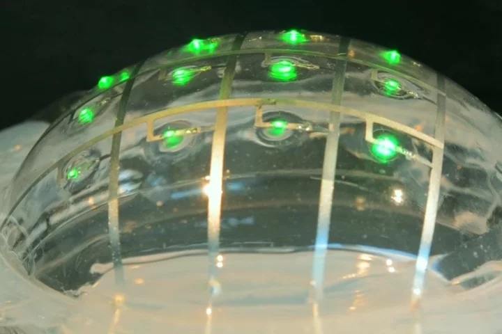 The flexible circuitry in action