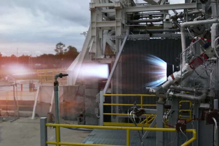 The test firing of the BE-3 engine (Photo: NASA)