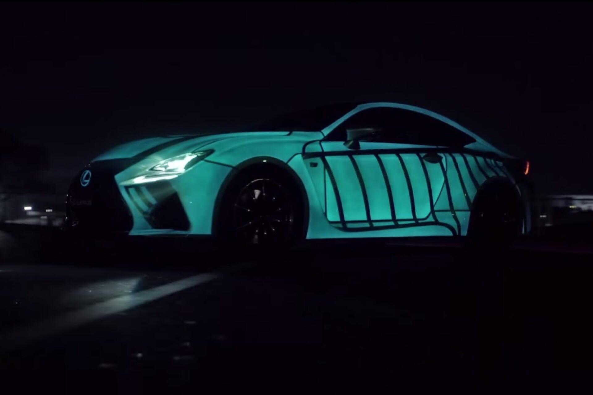 Lexus paintjob flashes to driver's hearbeat