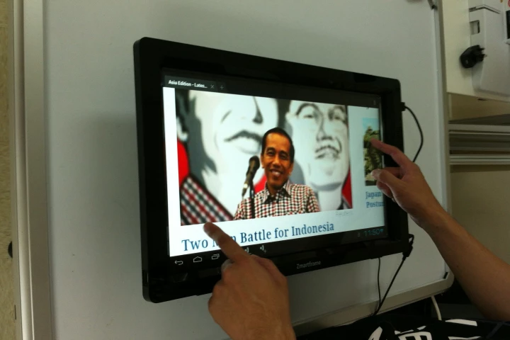 The Zmartframe brings touch screen capabilities to non-touch PC monitors