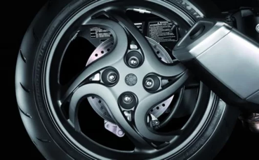 4-swept-spoke ninja-star rear wheel