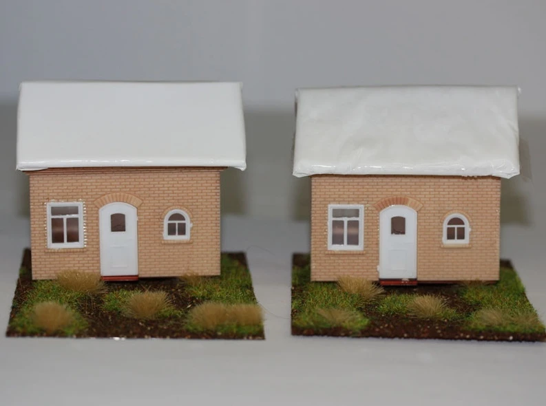 The research was carried out to scale on small model railway houses (Photo: Rotzetter ACC / Advanced Materials)
