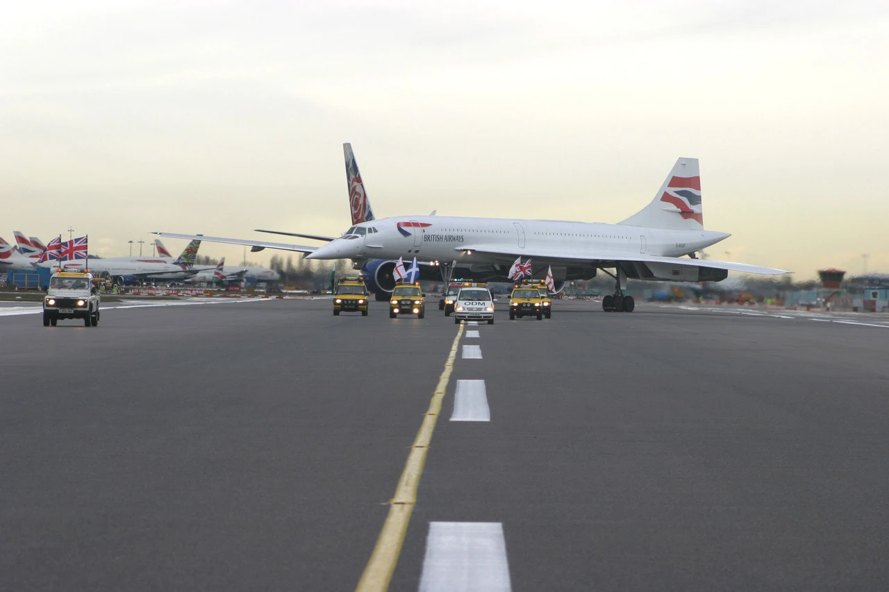 The last Concorde arrives from New York