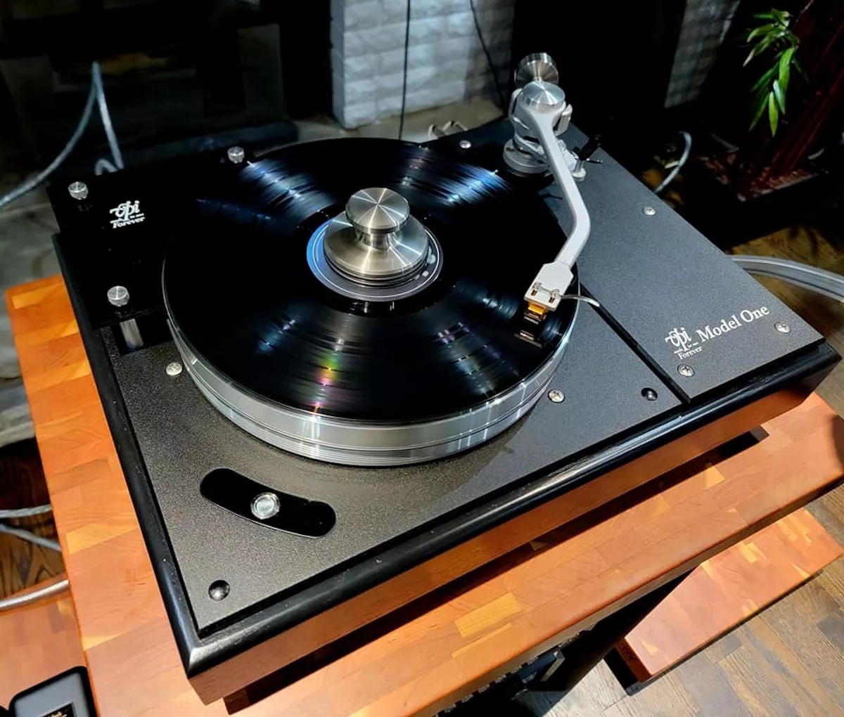 The modular design of the Model One turntable should make it relatively easy to "service, adjust, package, replace, or upgrade the system"
