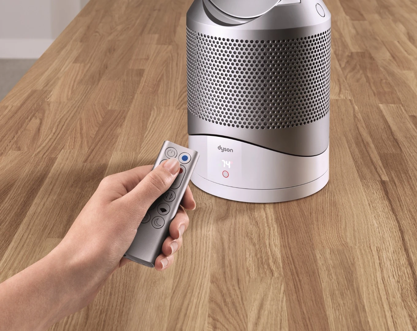 Users can control the desired heat level using a thermostat and airflow power via ten settings