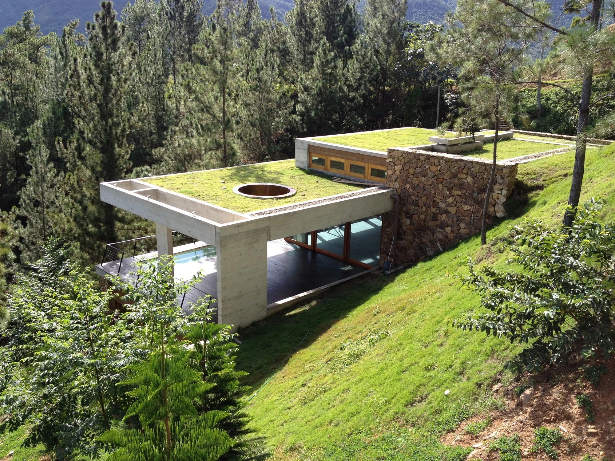 RD House has a total floor space of 500 sq m (5,381 sq ft) (Photo: Eduardo Abreu)