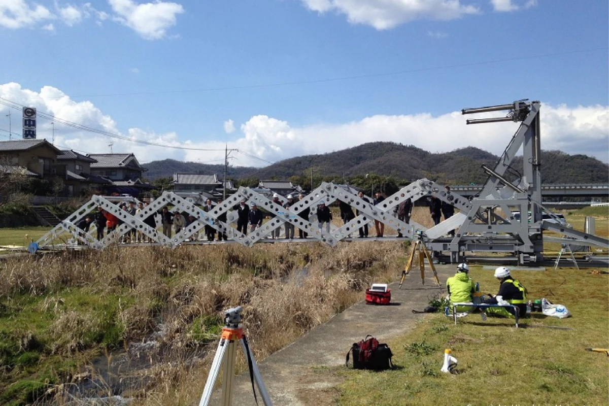The Mobile Bridge Version 4.0 receives foot traffic at a demo in Fukuyama City