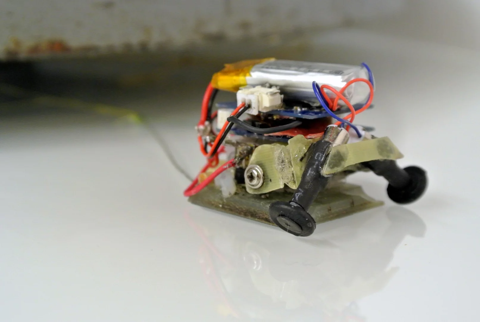 Lightweight robots being developed at Stanford University are using strong and "smart" adhesive surfaces to pull up to 1,800 times their own weight