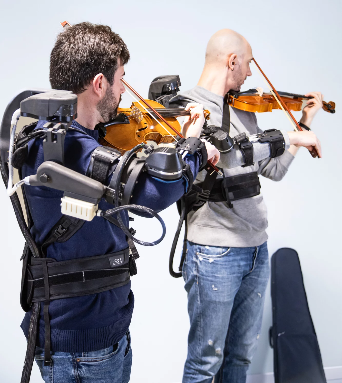 It was found that by using the exoskeletons, "violinists were able to align their arm movements more precisely, synchronize their bow positions better, and achieve better musical coordination"