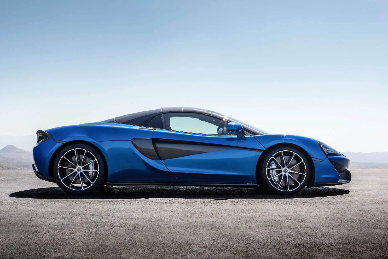 Roof up, the profile of the 570S Spider looks like the Coupe