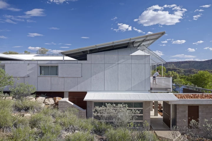 Dunn and Hillam architects has won been honored by the AIA for its Desert House project