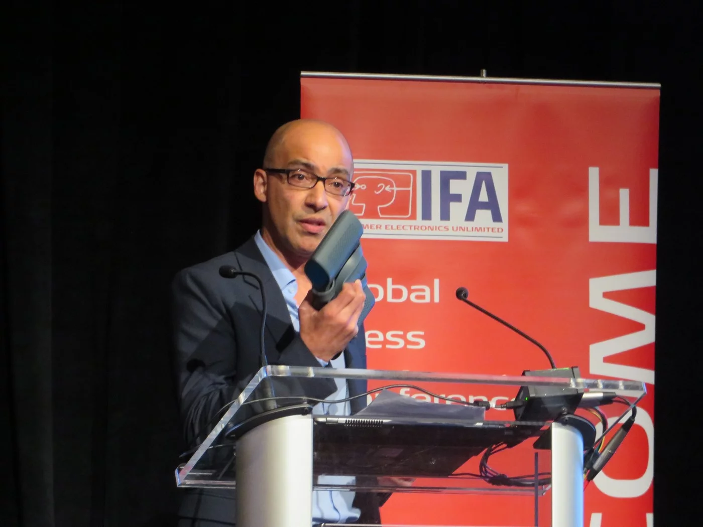 NYNE president Arman Arami unveiling the Aqua at CES in Las Vegas this week