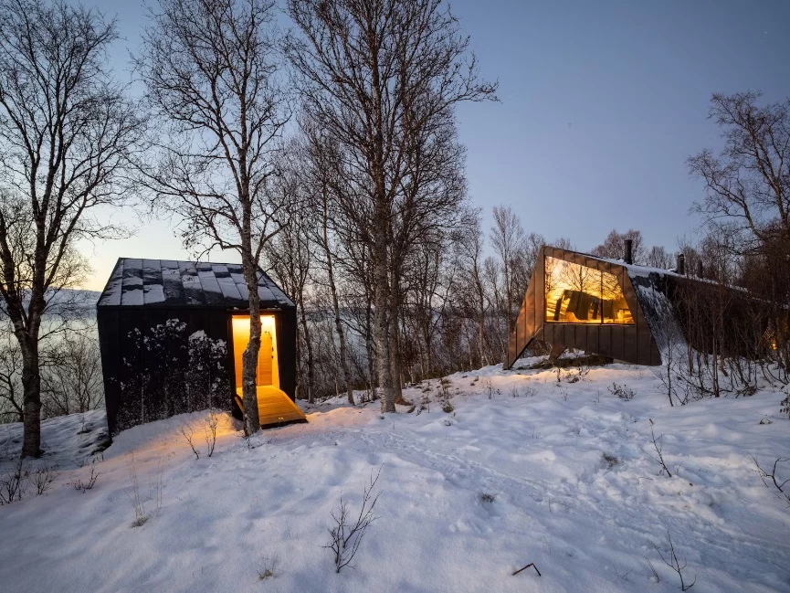Aurora, situated in the picturesque Lyngen Alps of Norway, serves as a private retreat for a client plus friends and family, doubling as a serene workplace