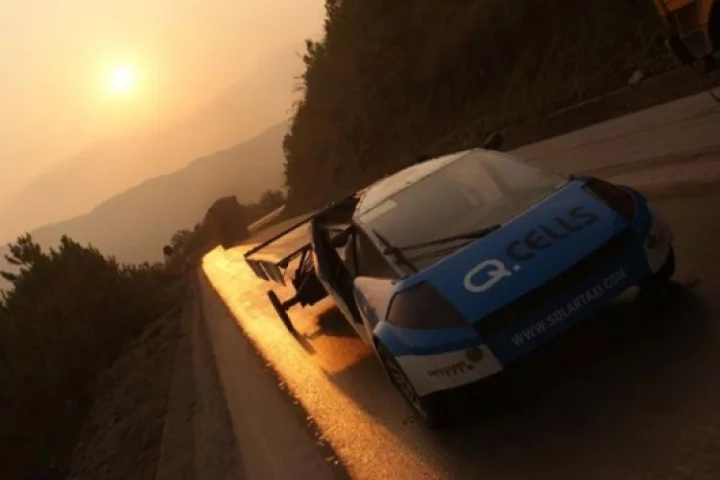 Round the world on solar power