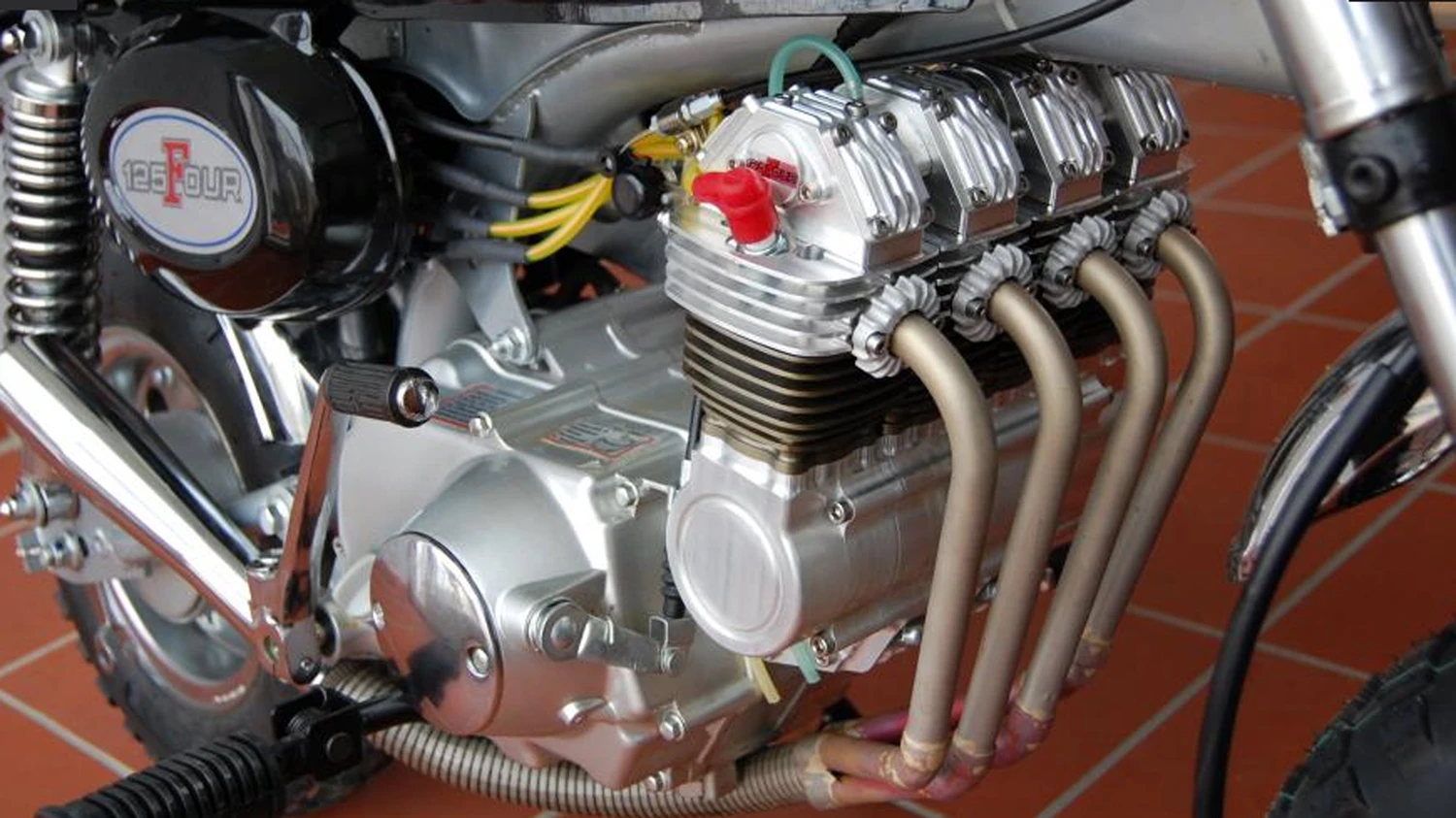 This was the first working engine Dieter built with his four cylinders on a single conrod design