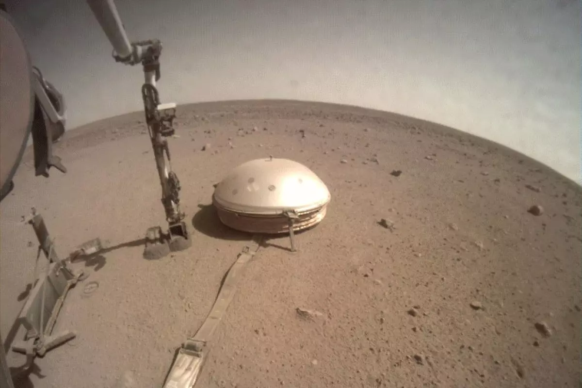 The InSight lander uses a seismometer, located inside the dome, to detect marsquakes